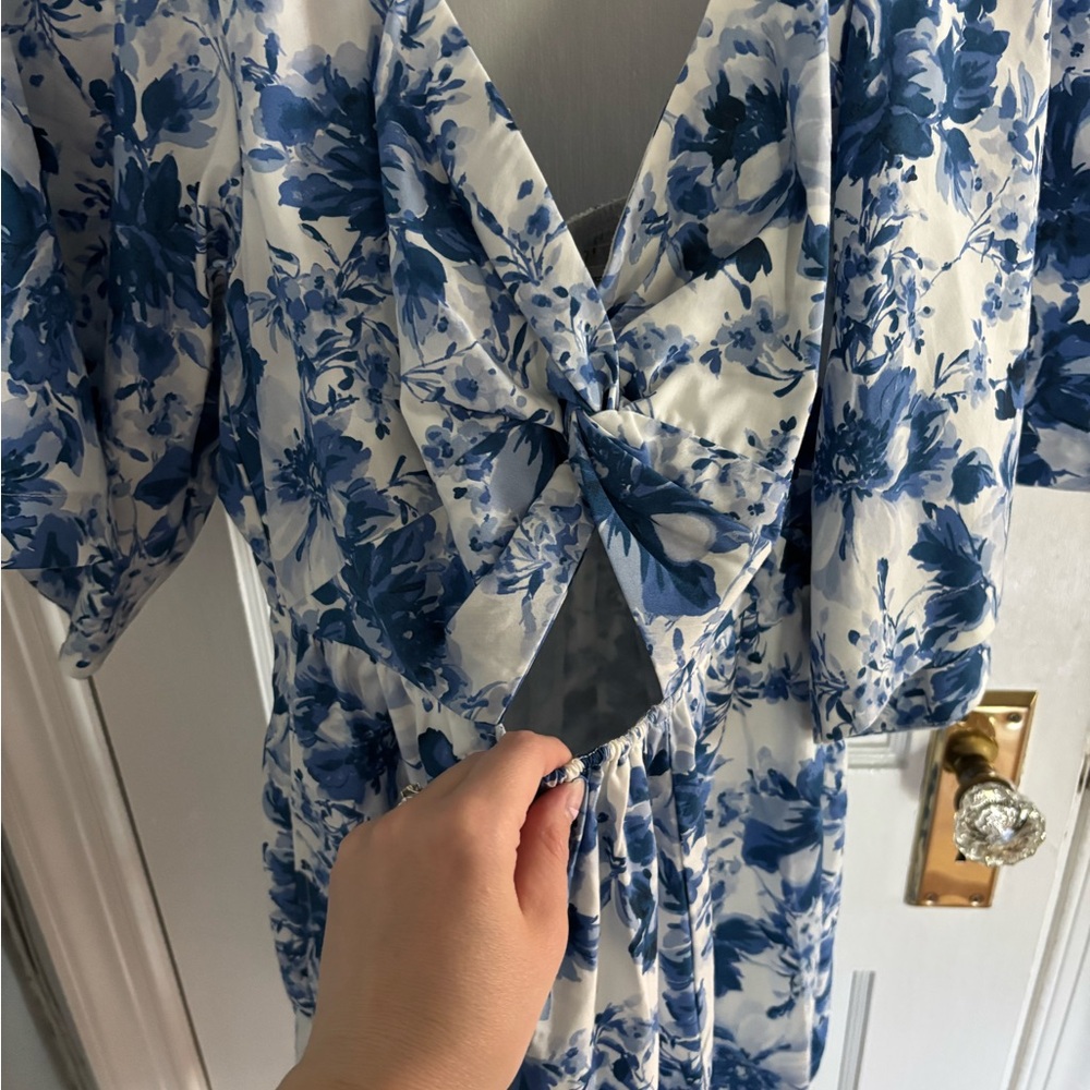 Abercrombie & Fitch Blue and White Tie Front Puff Sleeve Mini Dress - Picture 5 of 5